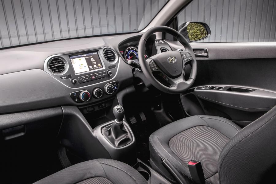 Интерьер Hyundai i10 Play 2019 года  (UK) (фото 26 из 42)
